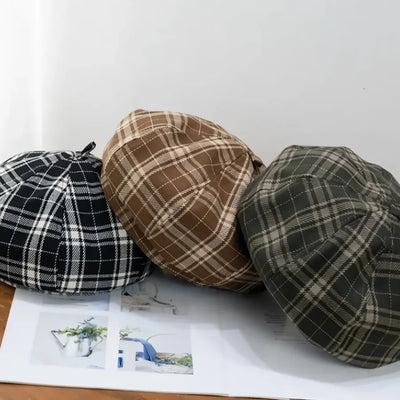 Chic Plaid Winter Beret for Women – Warm and Versatile